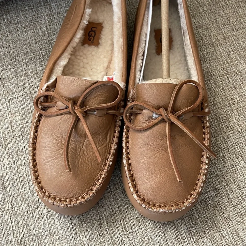 NEW UGG DELUXE LOAFER. CHESTNUT - Picture 4 of 7